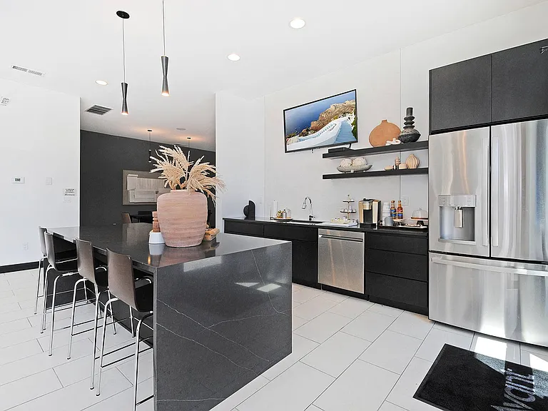 Avant Apartments — Photo 18