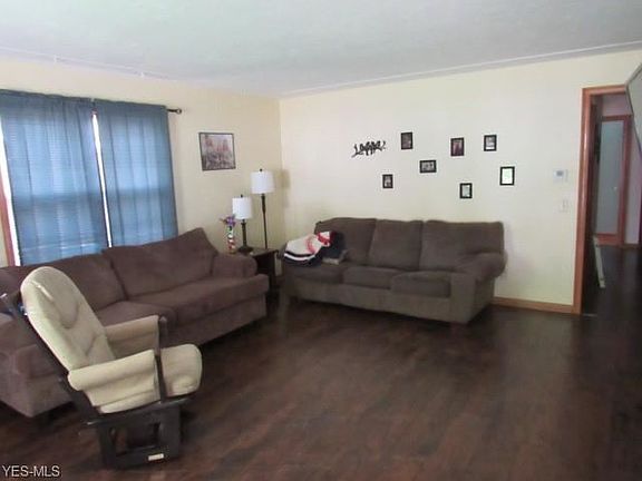4th image of 183 Seneca Ave