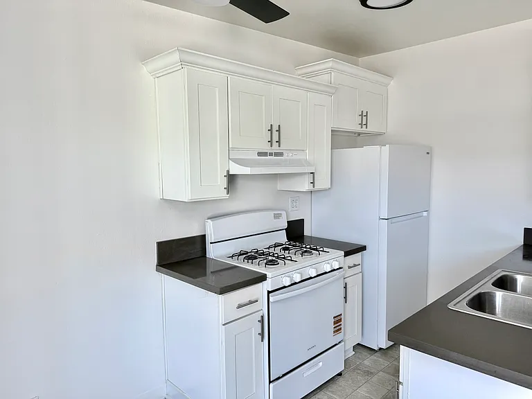 11959 Runnymede St #19 — Photo 9
