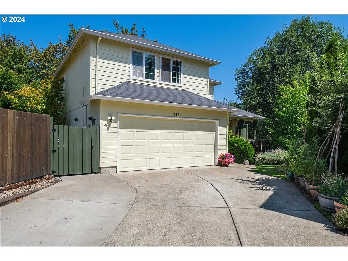 1627 E Lilly Ct photo 1