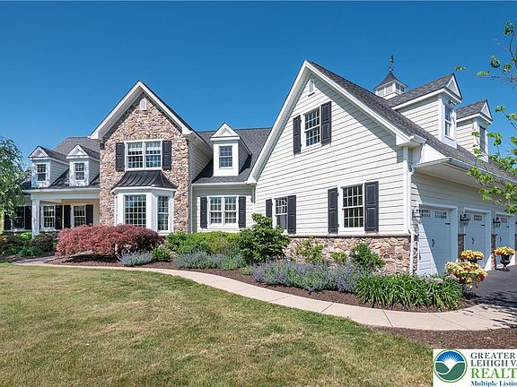 2nd image of 1910 Tulpe Way