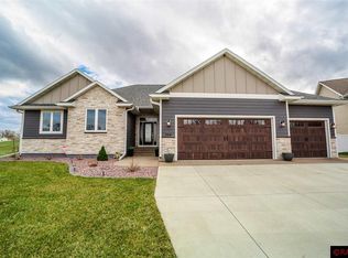 324 Oak Marsh Dr, Mankato, MN 56001