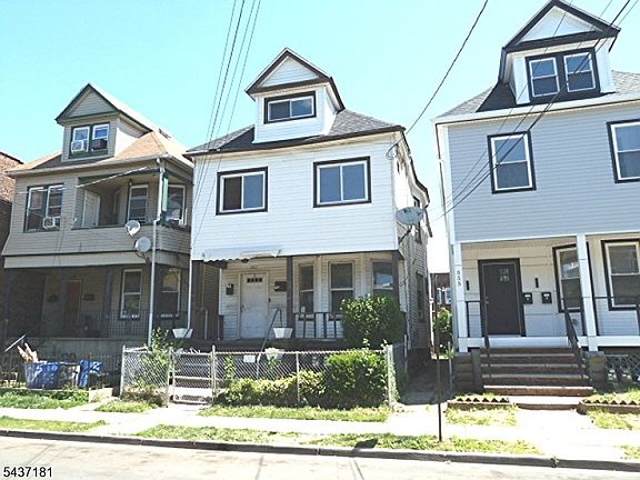 3rd image of 557 Magnolia Ave