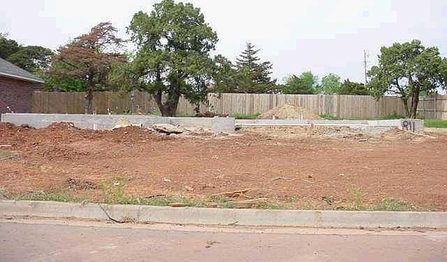 2nd image of 811 Olde Town