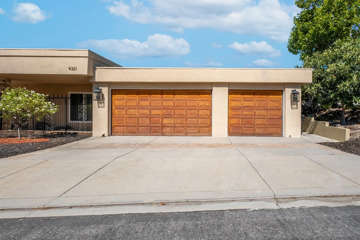 5 bed, 4610 sqft, $12,000 — Photo 3