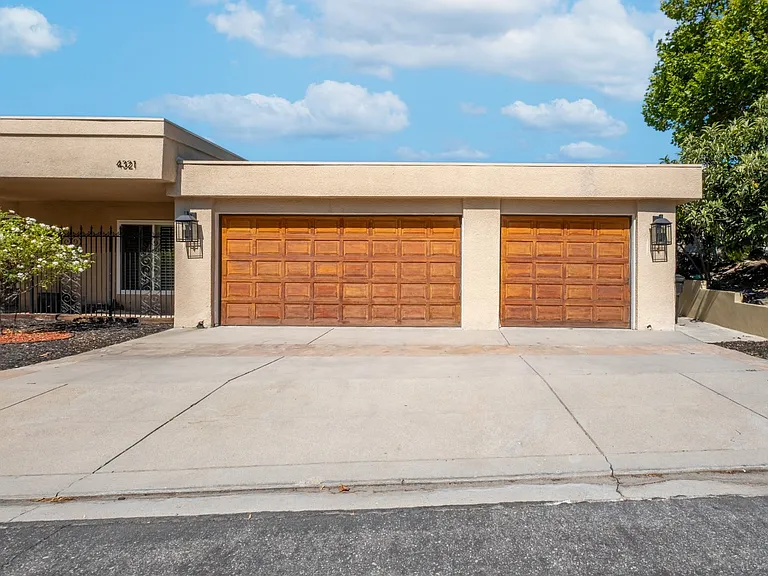 4321 Clear Valley Dr — Photo 3