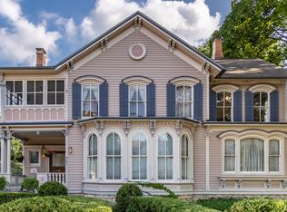 467 E Chicago St, Elgin, IL 60120