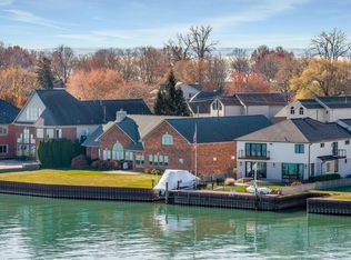 37580 Lakeshore Dr, Harrison township, MI