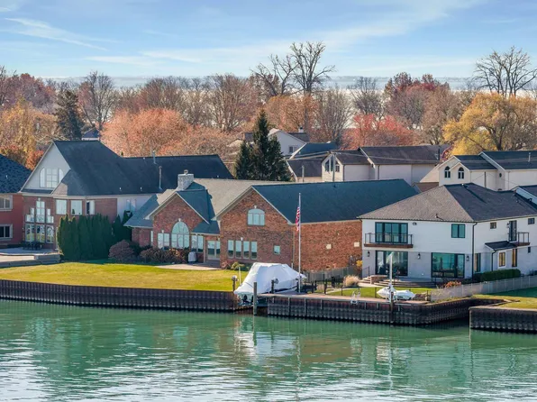 37580 Lakeshore Dr, Harrison Township, MI 48045