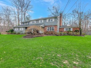 120 Harbor Rd, Saint James, NY 11780