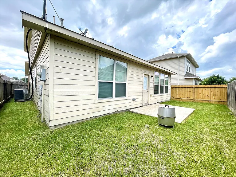 21142 Field House Ct — Photo 26