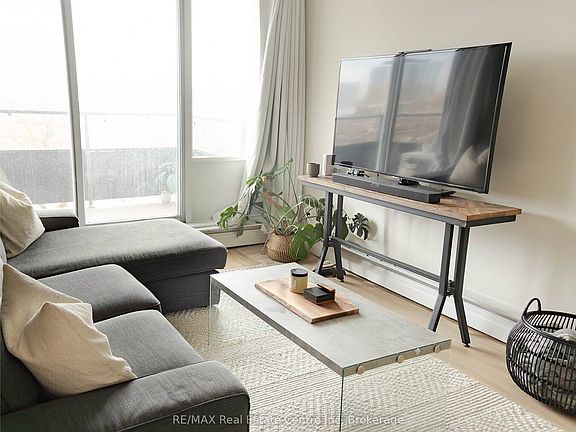 5th image of 11 Neilson Dr #609