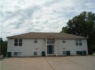 1404 Hawthorn Cir #B, Pleasant Hill, MO 64080