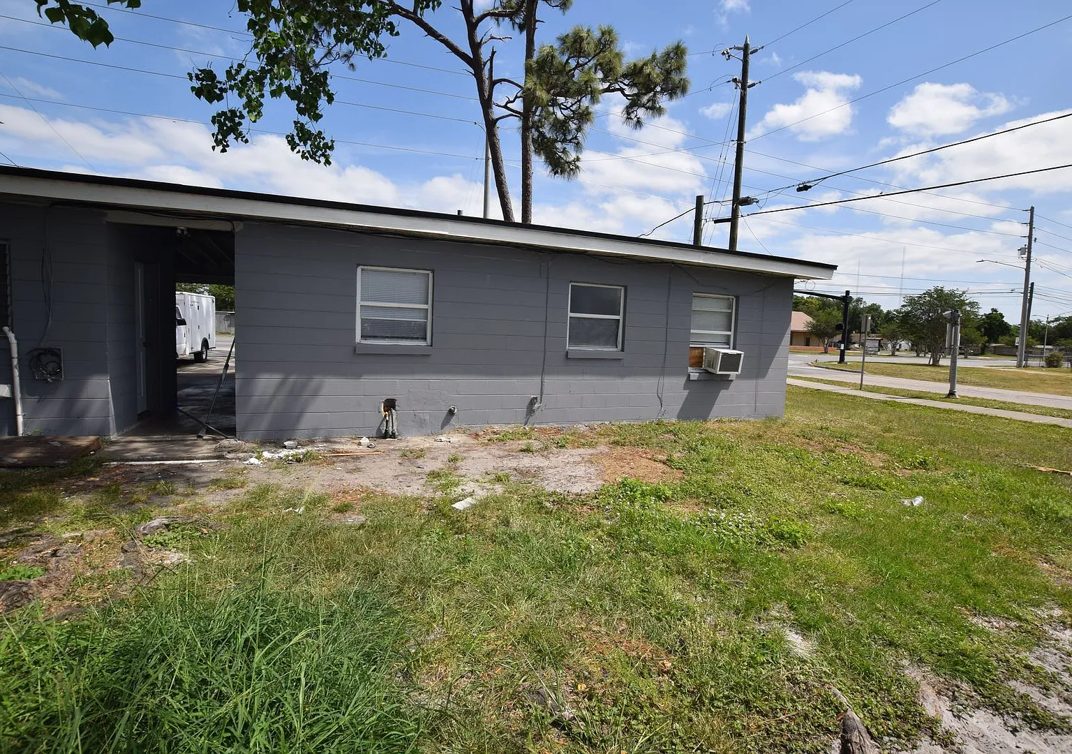 2 Bedroom 1Bath Duplex For Rent at 102 W Lancaster Road Orlando, FL 32809 — Photo 4