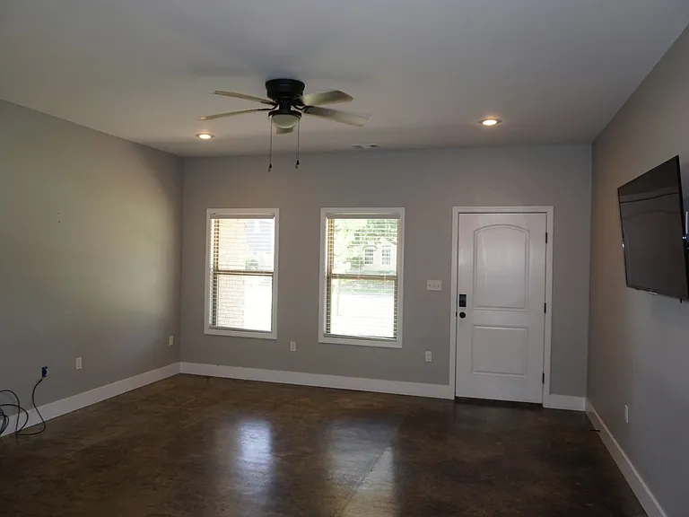 410 W Matthews Ave — Photo 11