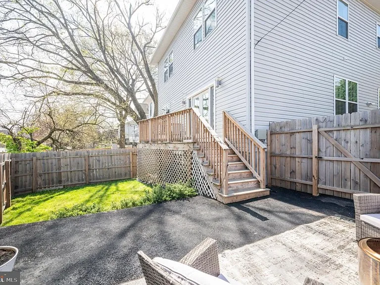 3425 Eastern Ave — Photo 33