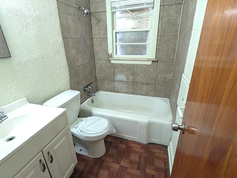 5413 Dupont St — Photo 7