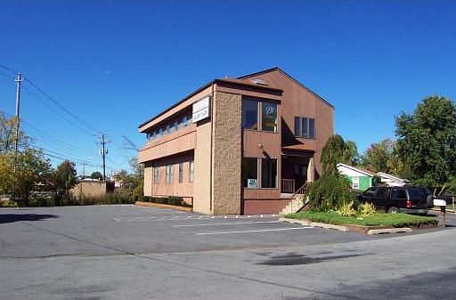 1st image of 10 Moffatt Ln