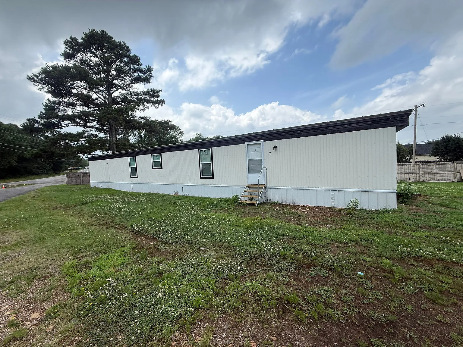 3 bed, $1,000 — Photo 1