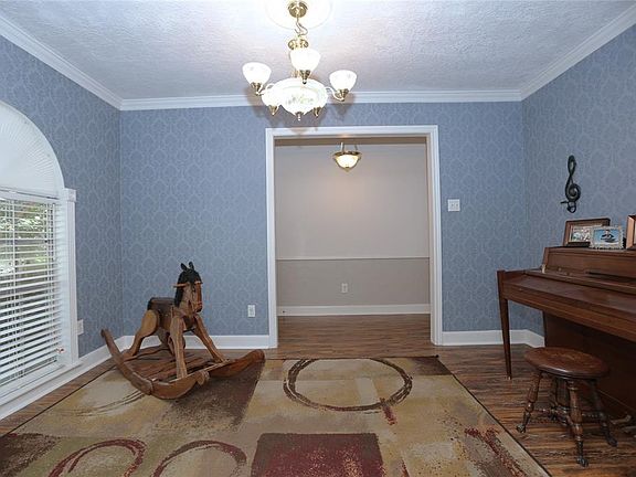 3rd image of 6923 Pine Vista Ln