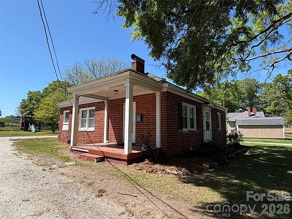 3rd image of 612 Ballard St