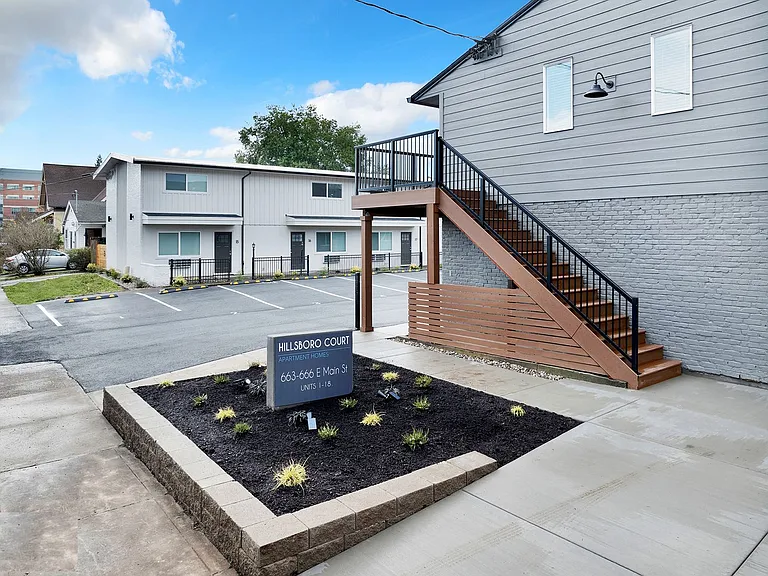 Hillsboro Court — Photo 15