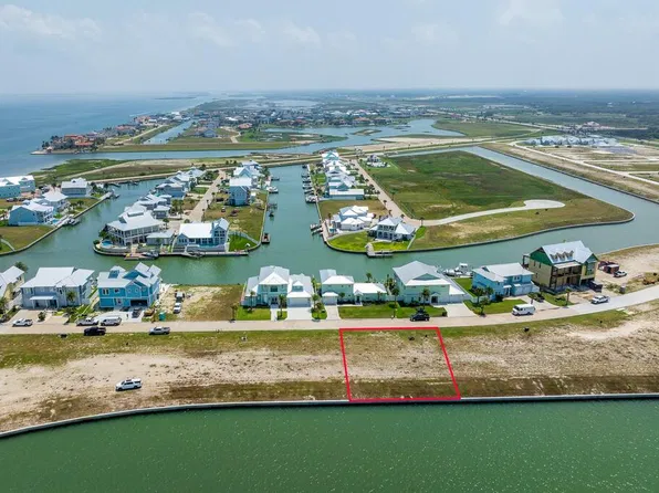 1038 N Isle Dr, Rockport, TX 78382