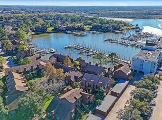 727 Davis Rd, League City, TX 77573