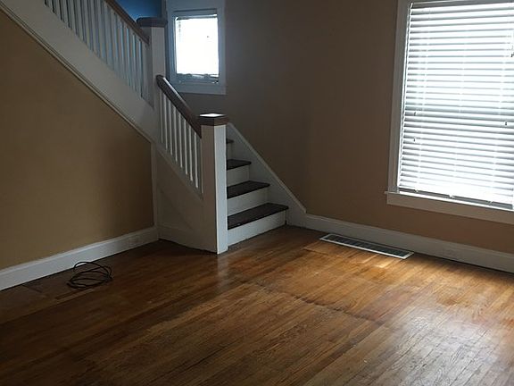 4th image of 1060 College Ave