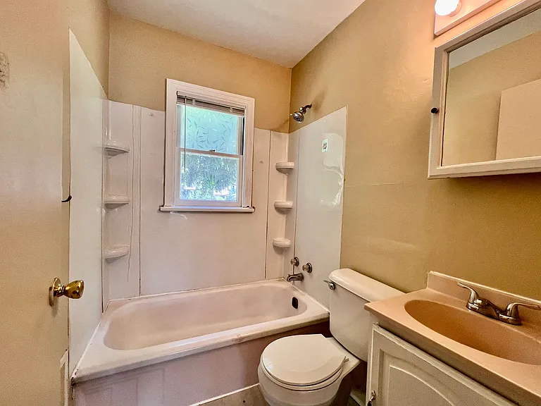 405 E Manhattan Blvd — Photo 6