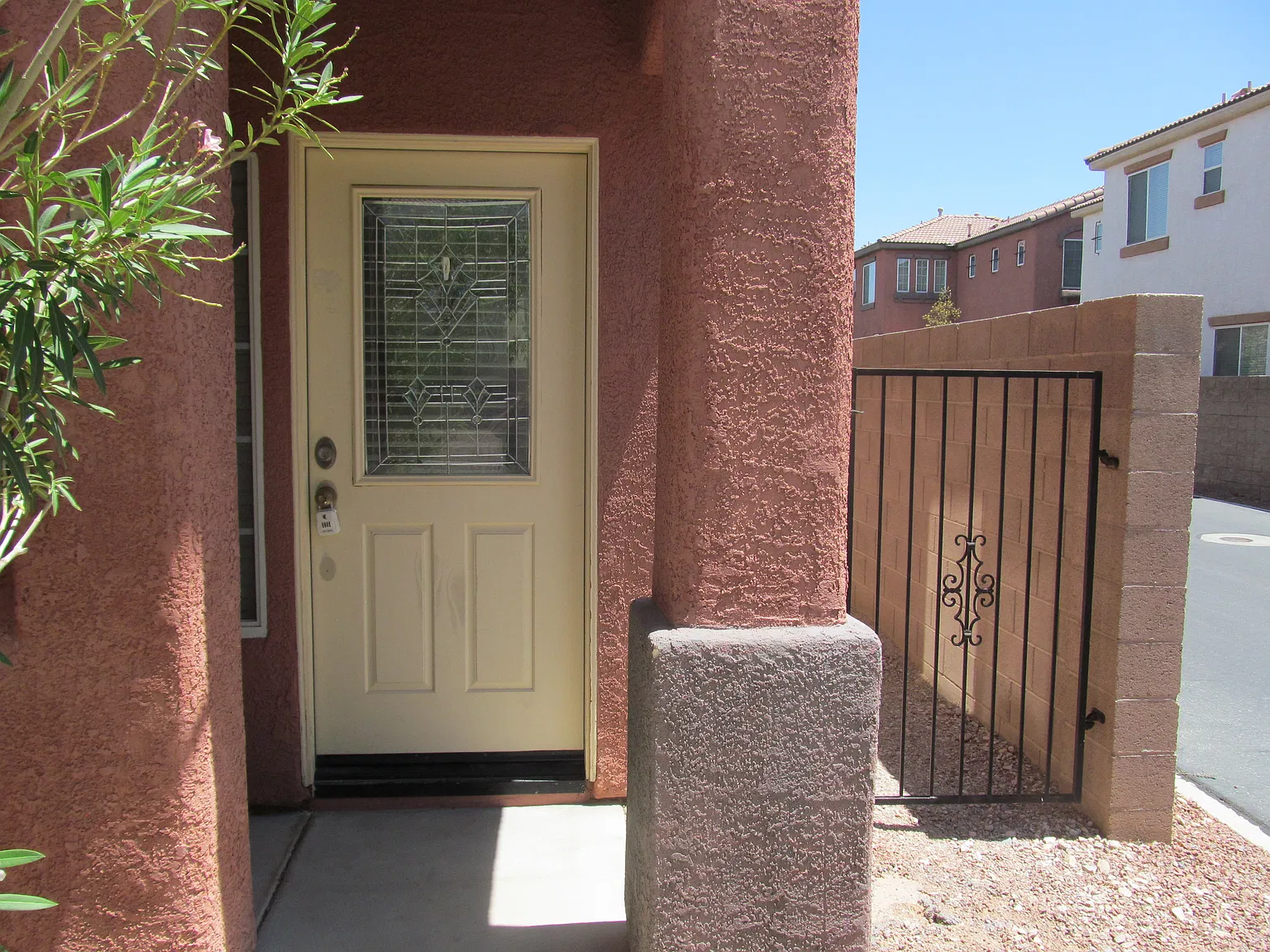 3 bed, 2.5 bath, 1739 sqft, $1,900 — Photo 3