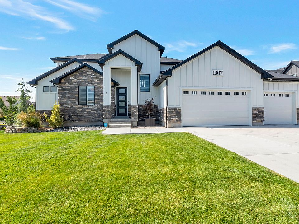 1st image of 1307 W Blue Quill Dr
