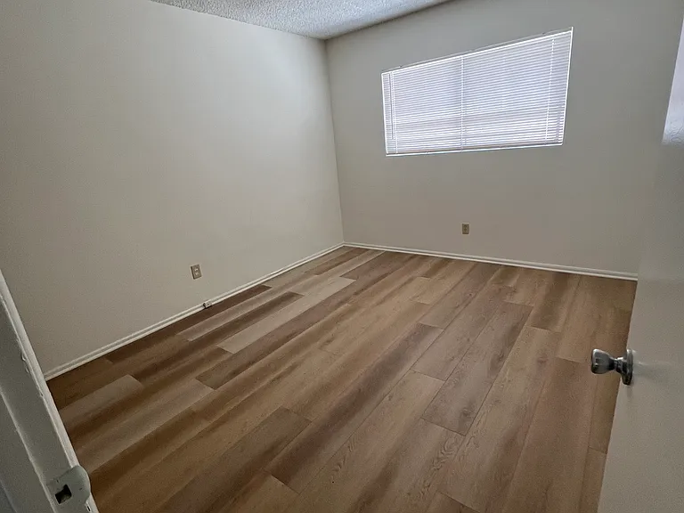 8415 Amigo Ave #6 — Photo 11