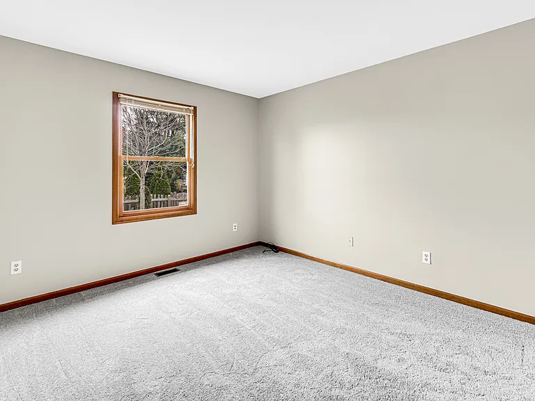 2420 Harbor Ct — Photo 19