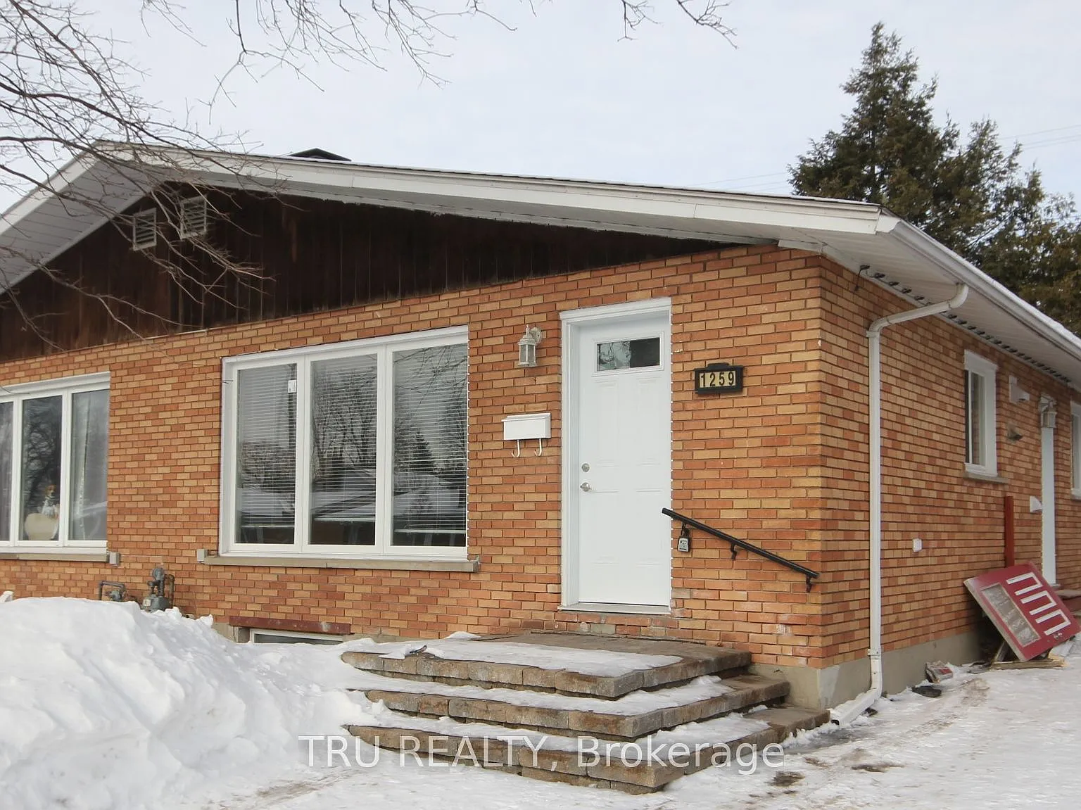 3 bed, $2,350 — Photo 1