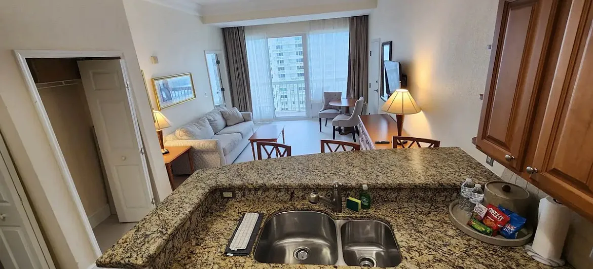 1 bed, 702 sqft, $1,800 — Photo 3