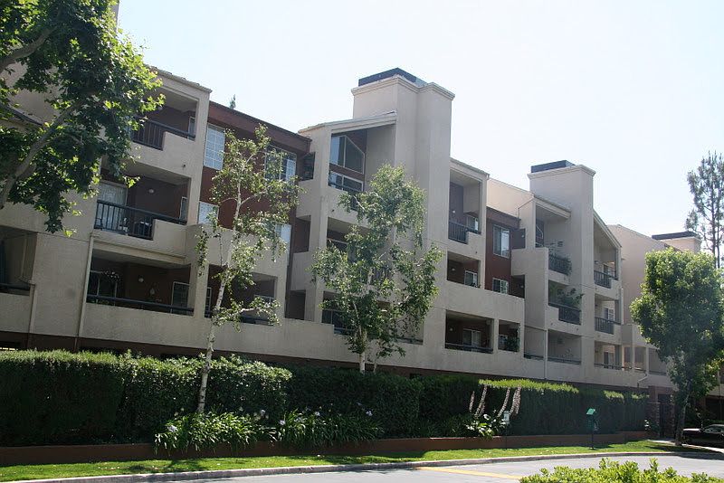 1st image of 5520 Owensmouth Ave APT 118