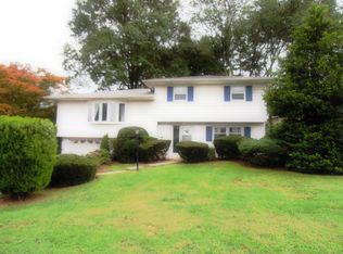 11 Valleyview Rd, Elmsford, NY 10523