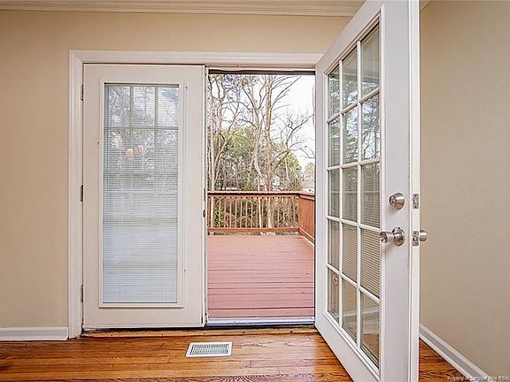 4th image of 451 Grayton Pl