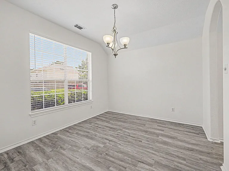 18314 Manorcliff Ln — Photo 4