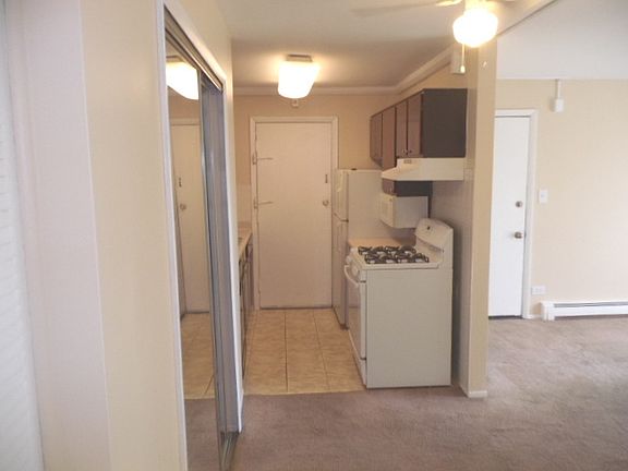 4th image of 427 Gregory Ave