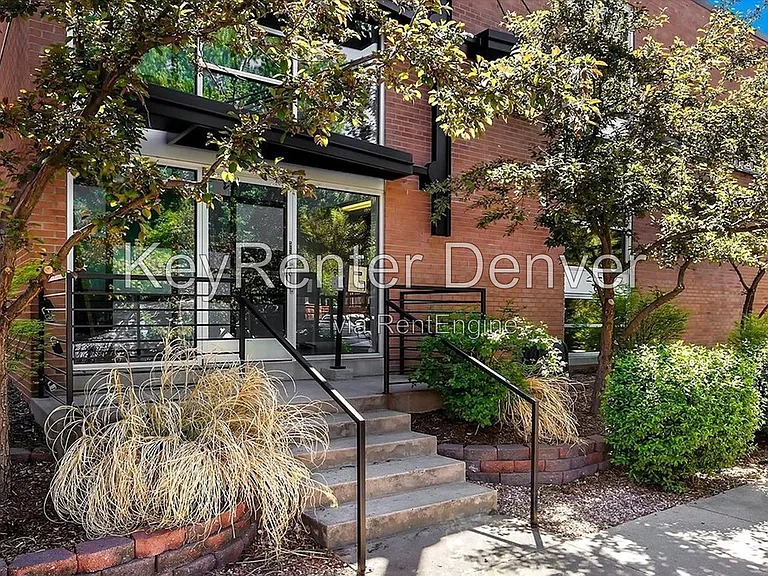 1032 N Clarkson St #307 — Photo 2