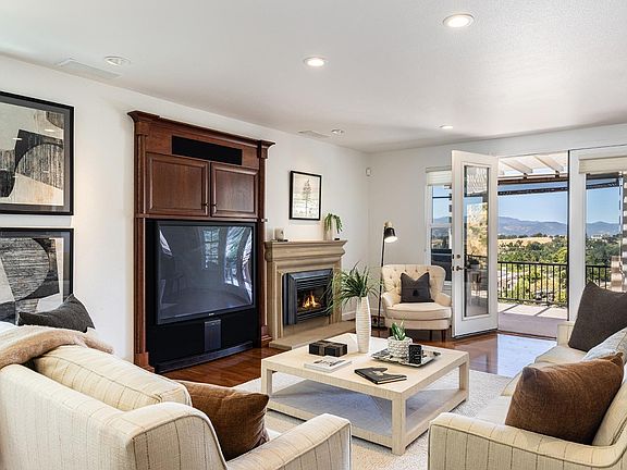 4th image of 654 Chaparral Circle