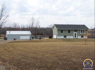 3253 E 133rd St, Carbondale, KS 66414