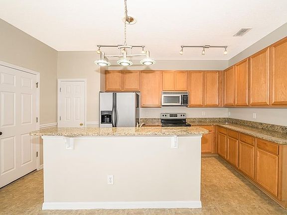5th image of 13601 Phoenix Dr