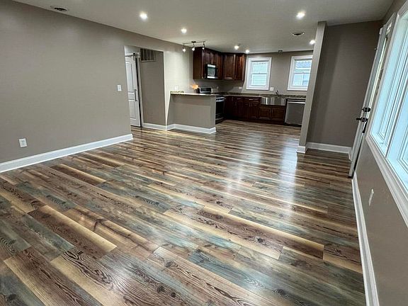 3rd image of 3719 Mississippi St