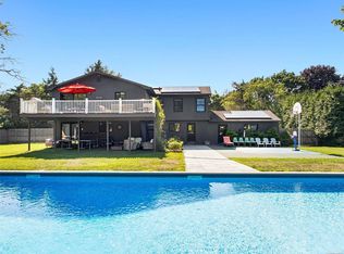 20 Raynor Dr, Westhampton, NY 11977