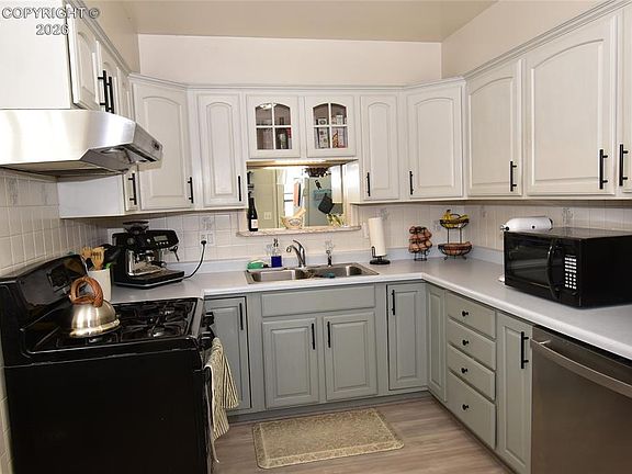 4th image of 100 Cottage Ln