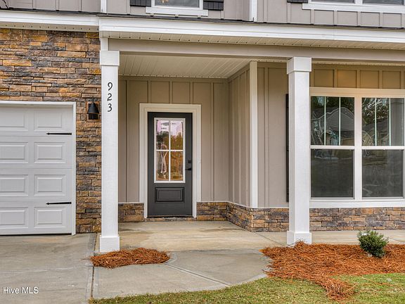 4th image of 723 Sweetgrass Circle