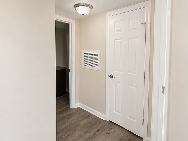 Willow Creek Apartments — Photo 34